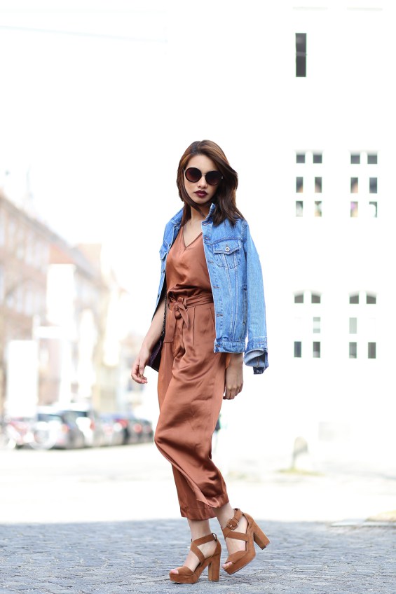 BLOGGER-FASHIONBLOGGER-MODEBLOGGER-MODEBLOG-STYLEBLOG-MUENCHEN-MUNICH-OUTFIT-LOOK-STYLE-ANNIEP-JEANSJACKE-SUPERJEANSOFSWEDEN-SPRING-FRUEHLING-4