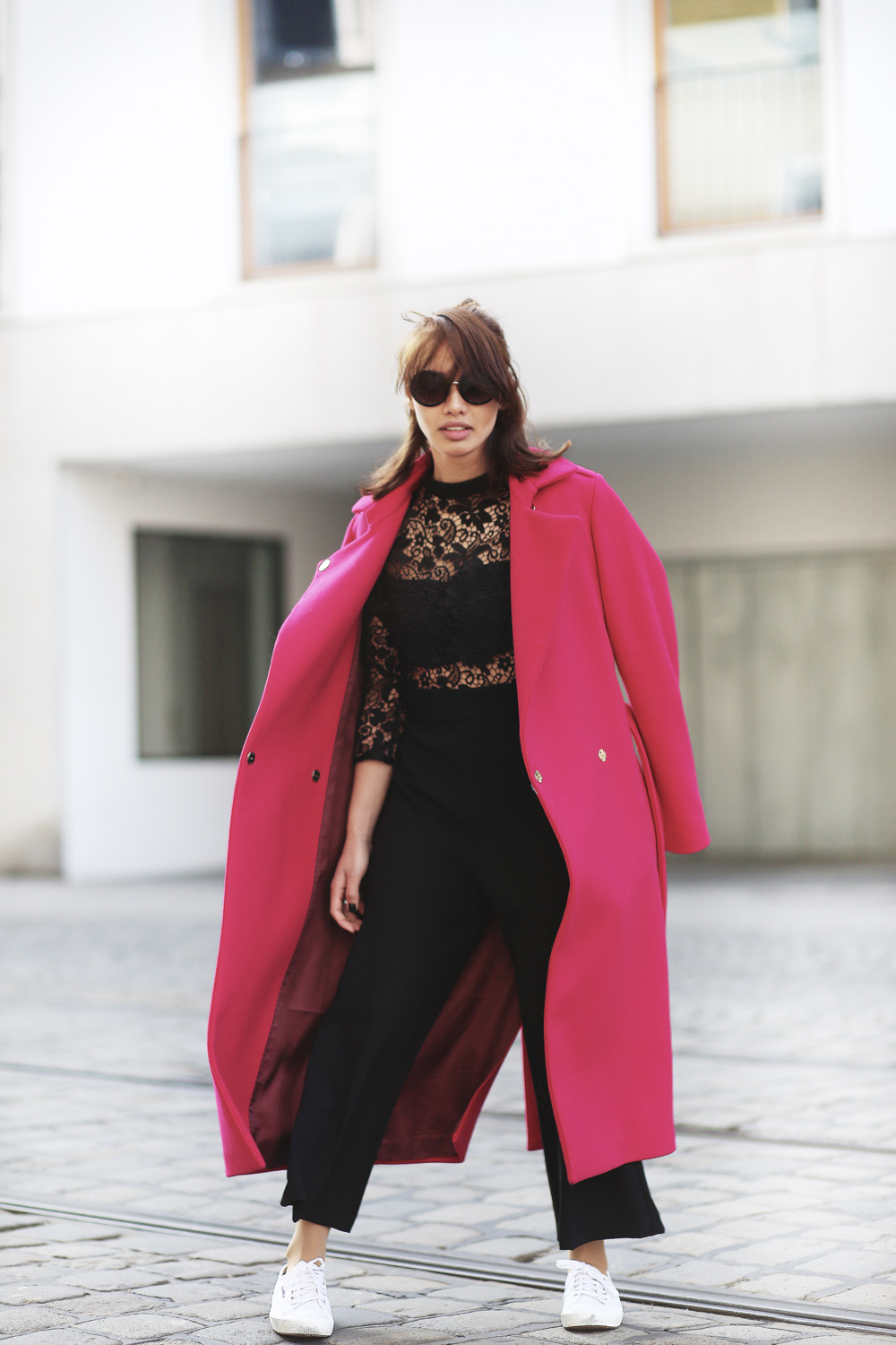 PINK-MANTEL-COAT-LACE-OVERALL-CULOTTES-SUPERGA-ZARA-THEFASHIONANARCHY-LOOK-STYLE-OUTFIT-SNEAKER-BLACK-SPITZE-FASHIONBLOG-MODEBLOG-STYLEBLOG-MUNICH-DIANABUENGER-1