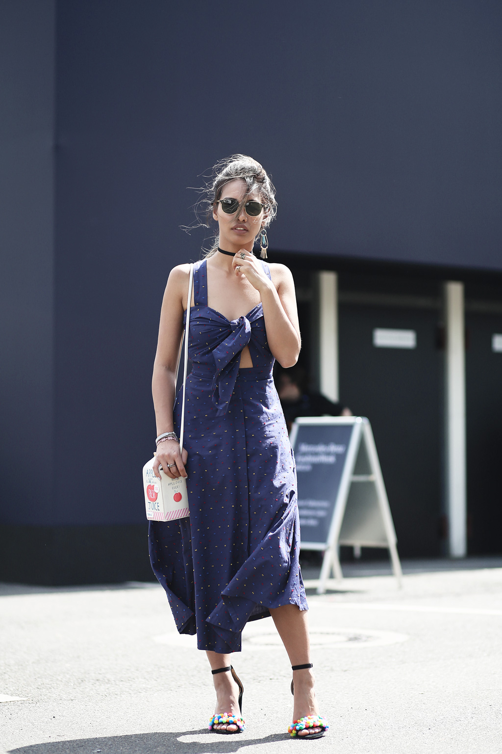 thefashionanarchy_mbfw_fashionweek_berlin_muenchen_munich_fashionblog_modeblog_styleblog_blogger_fashionblogger_cutout_dress_kleid_pompon_schuhe_highheels_streetstyle_2