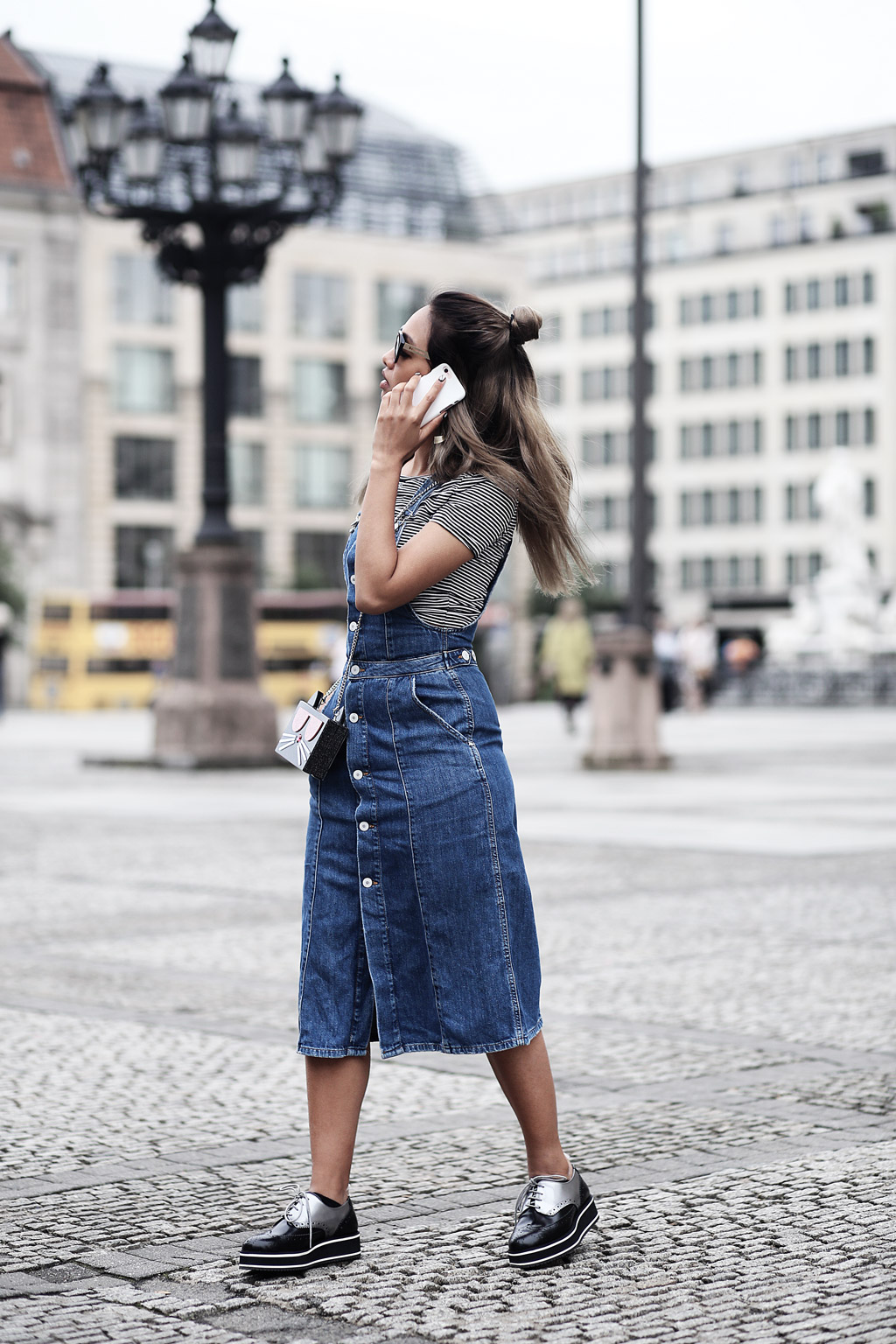 thefashionanarchy_blogger_fashionblog_modeblog_styleblog_lifestyleblog_outfit_look_inspiration_denim_latzkleid_jeans_munich_muenchen_streifen_croptop_3