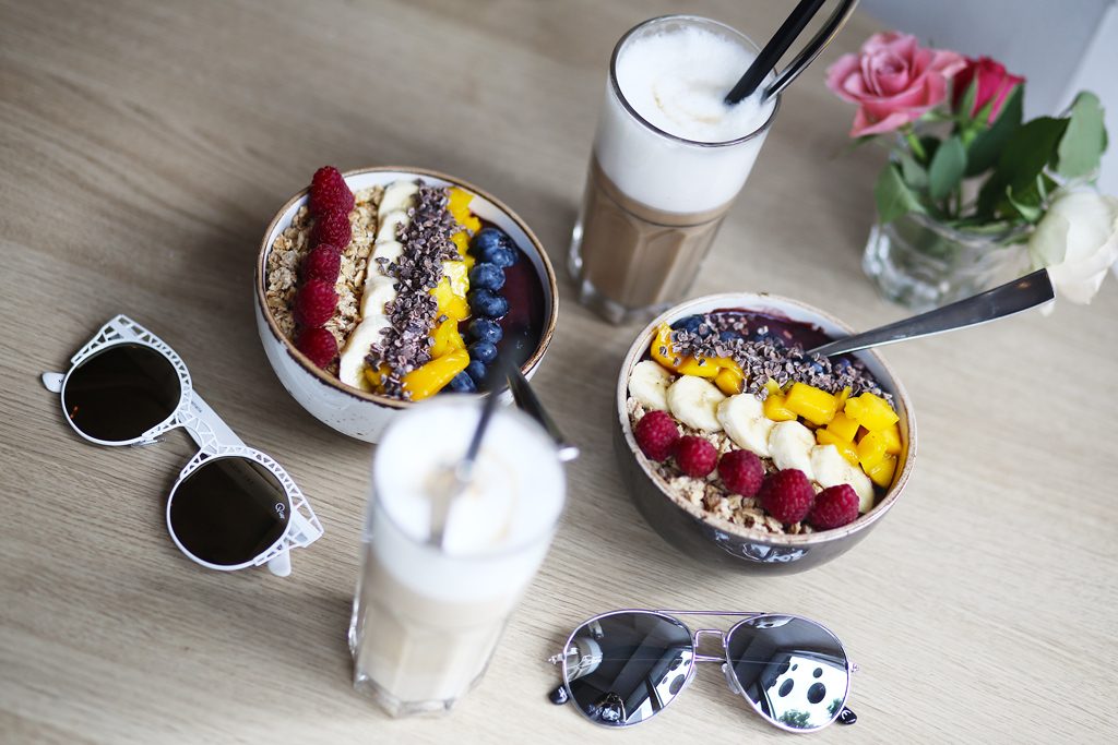 thefashionanarchy_blogger_fashionblog_acaibowl_fruitbowl_superfood_munich_muenchen_lifeytleblog_monatsruecklick_september_1