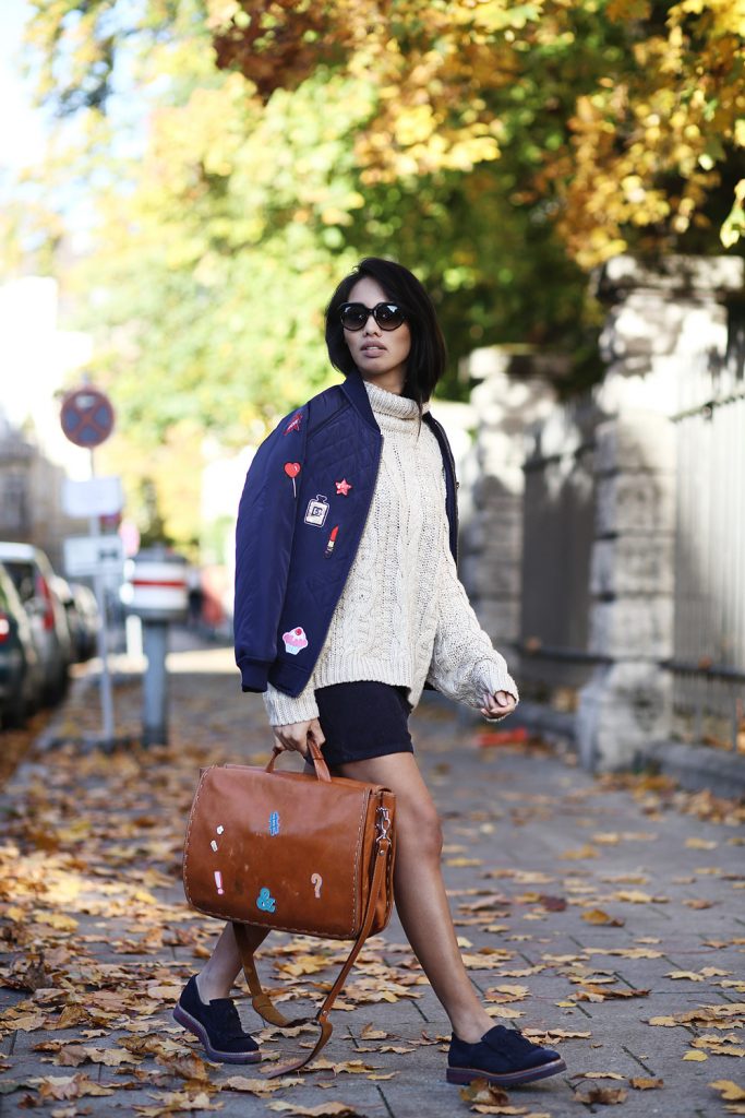 thefahionanarchy_blogger_munich_muenchen_uni_outfit_look_herbst_autumn_inspiration_school_oversize_pullover_fashionblog_styleblog_bomberjacke_patches_diy_2